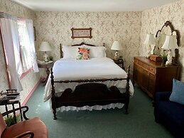 Family Farmhouse Inn