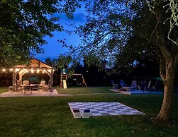 Family Farmhouse Inn