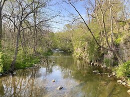 Family Farmhouse Inn