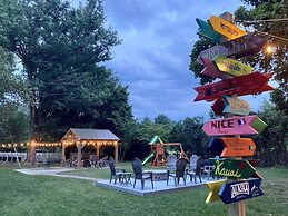 Family Farmhouse Inn