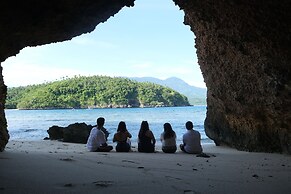 Buena Lynne's Resort Annex