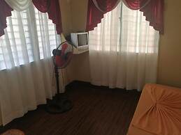 Buena Lynne's Resort Annex