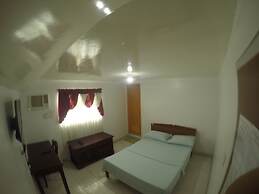 Buena Lynne's Resort Annex