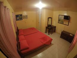 Buena Lynne's Resort Annex