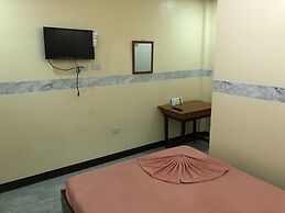 Buena Lynne's Resort Annex