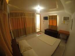 Buena Lynne's Resort Annex