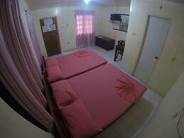 Buena Lynne's Resort Annex