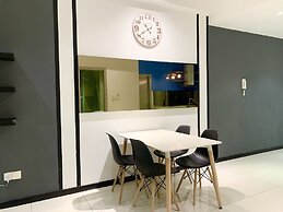 Sunset Seaview Vacation Condos at Infinity Avenue