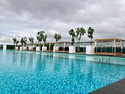 Sunset Seaview Vacation Condos at Infinity Avenue