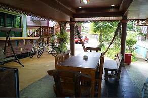 Three Moons Homestay