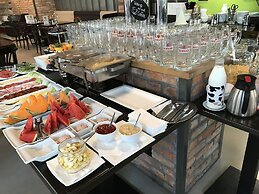 Corvin Rose Apartment Hotel