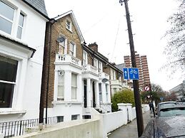 SS Property Hub - Family Apartment in Kensington