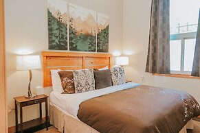 Cobble Wood & Bird Sanctuary Guest Houses