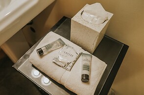 Cobble Wood & Bird Sanctuary Guest Houses