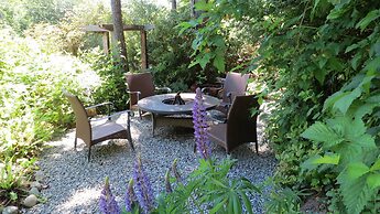 Cobble Wood & Bird Sanctuary Guest Houses