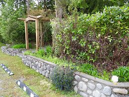 Cobble Wood & Bird Sanctuary Guest Houses