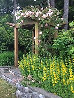 Cobble Wood & Bird Sanctuary Guest Houses