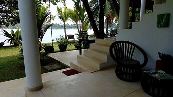 River shadow villa