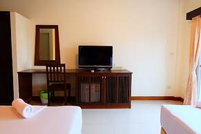 Baan Suanphet Resort