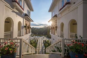 Dalat De Charme Village