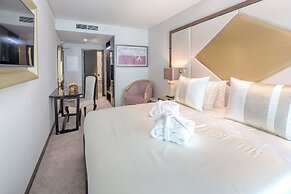 MeraPrime Gold Design Hotel