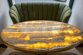 MeraPrime Gold Design Hotel