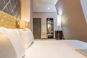 MeraPrime Gold Design Hotel