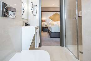 MeraPrime Gold Design Hotel