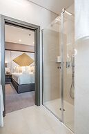 MeraPrime Gold Design Hotel