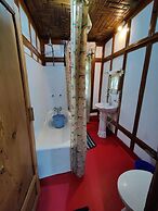 Shiraz Deluxe Houseboat