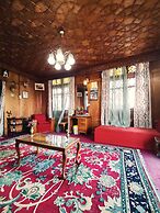 Shiraz Deluxe Houseboat