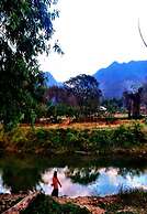 Giant House Riverside