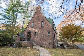 Amazing Single House in Brookline