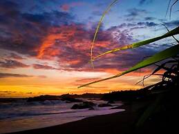 Yala Waves Beach Resort