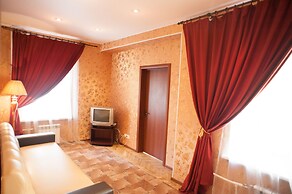 Old Flat Apartments 7