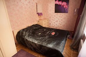 Old Flat Apartments 7