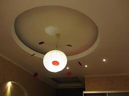 Old Flat Apartments Degtyarniy