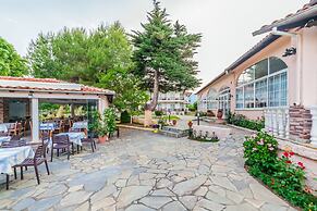 Sintrivanis Beach Resort