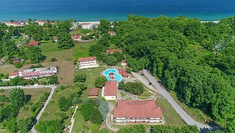 Sintrivanis Beach Resort