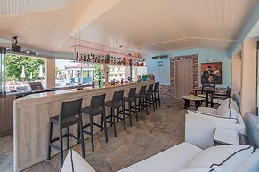 Sintrivanis Beach Resort