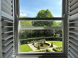 Manor House Lindley