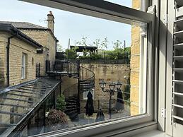 Manor House Lindley