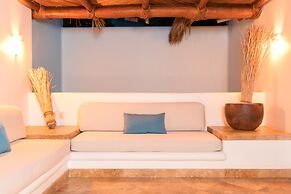 Mi Otra Casa - Adults Only