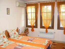 Hotel Varusha