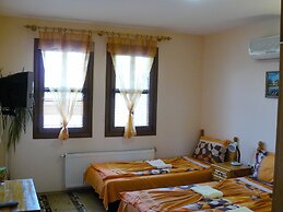 Hotel Varusha