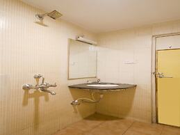 OYO 10235 Oyster Transit Hotels