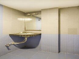 OYO 10235 Oyster Transit Hotels