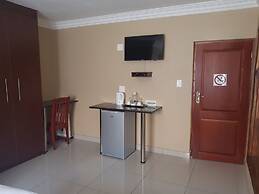 Ekuthuleni Guest house vosloorus