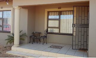 Ekuthuleni Guest house vosloorus