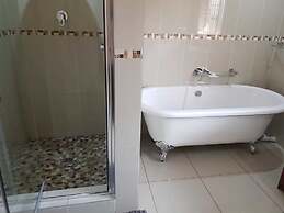 Ekuthuleni Guest house vosloorus